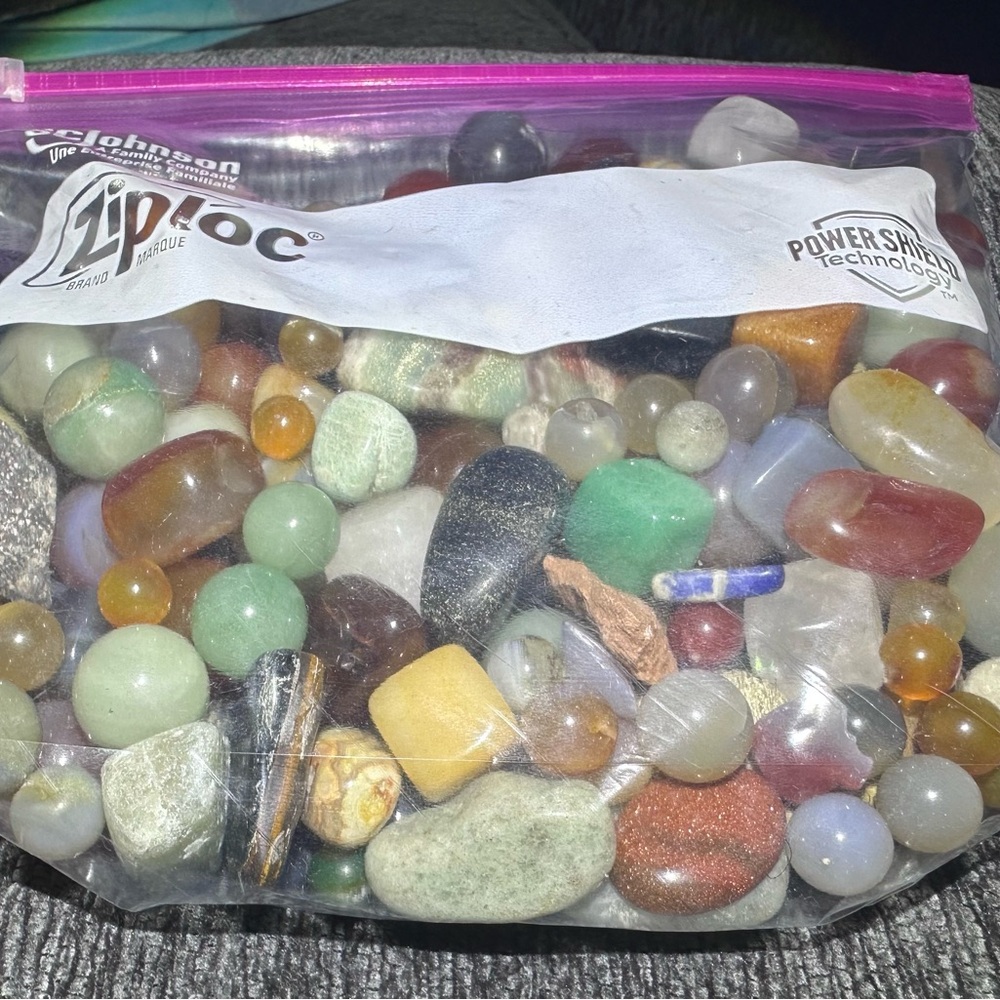 Crystals & Stones - Picture 3 of 7